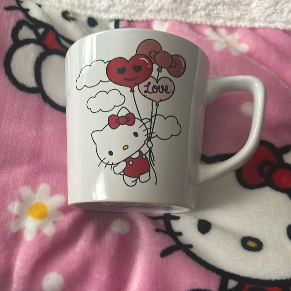 NWT Valentine’s Day Hello Kitty mug